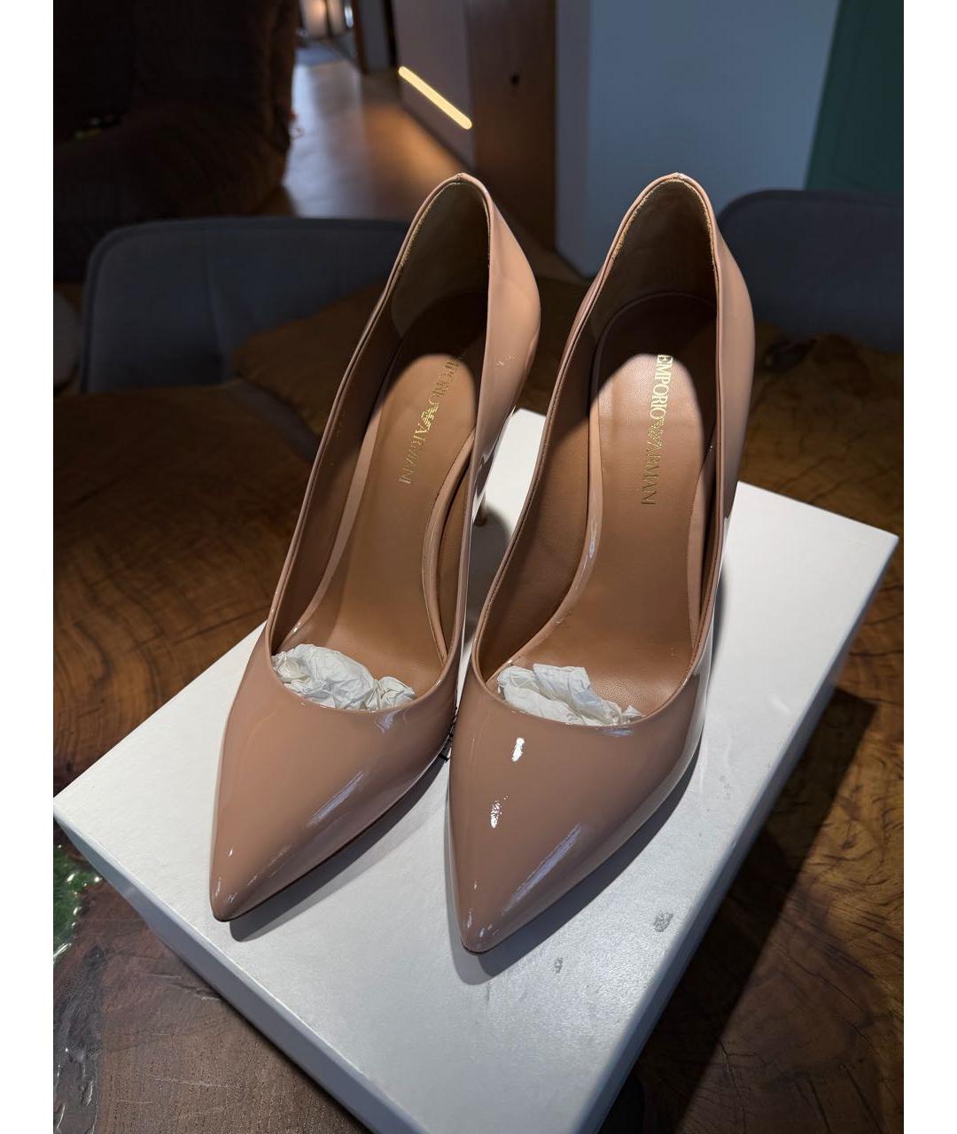 EMPORIO ARMANI Бежевые туфли из лакированной кожи, фото 3