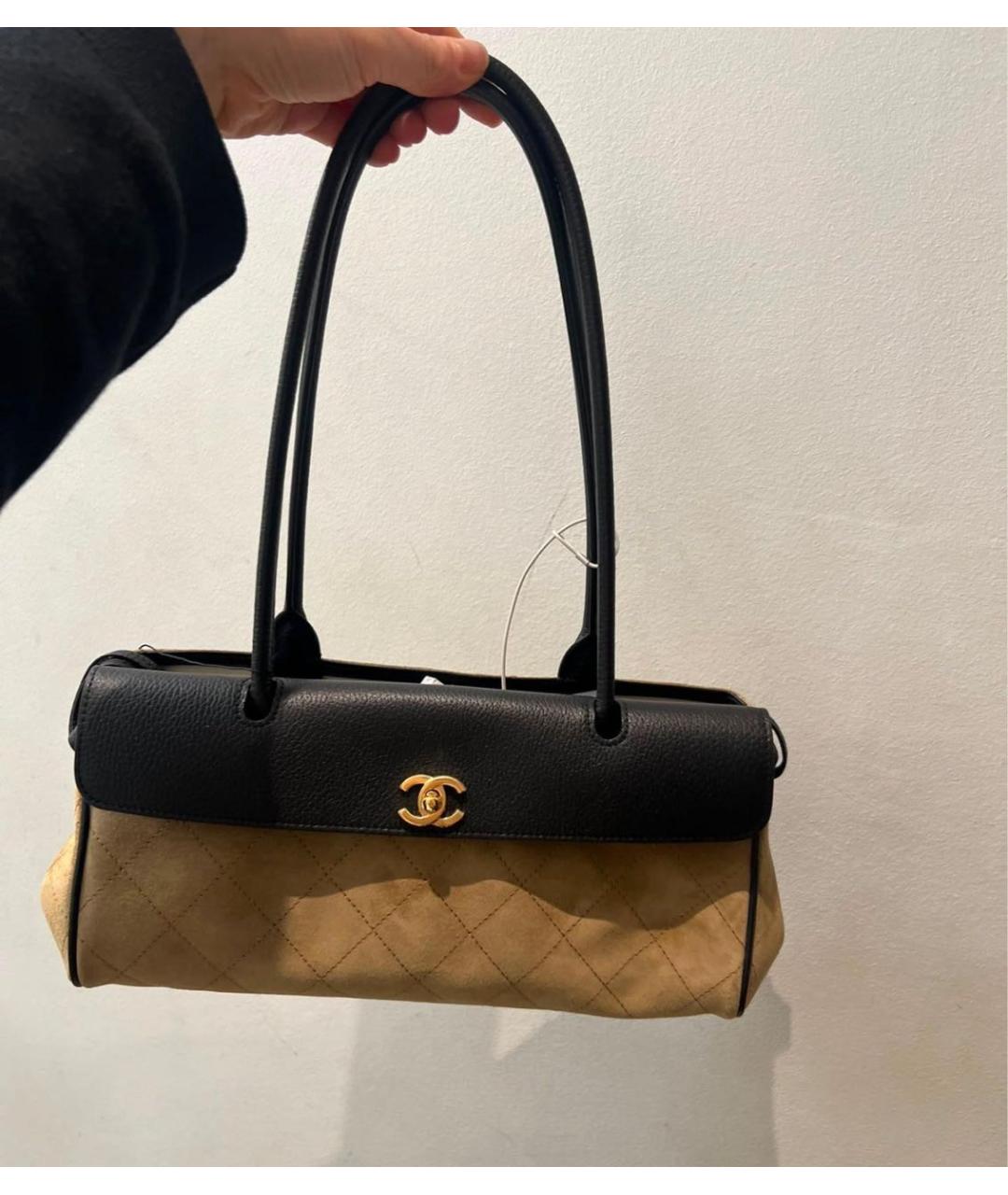 CHANEL Бежевая замшевая сумка через плечо, фото 2