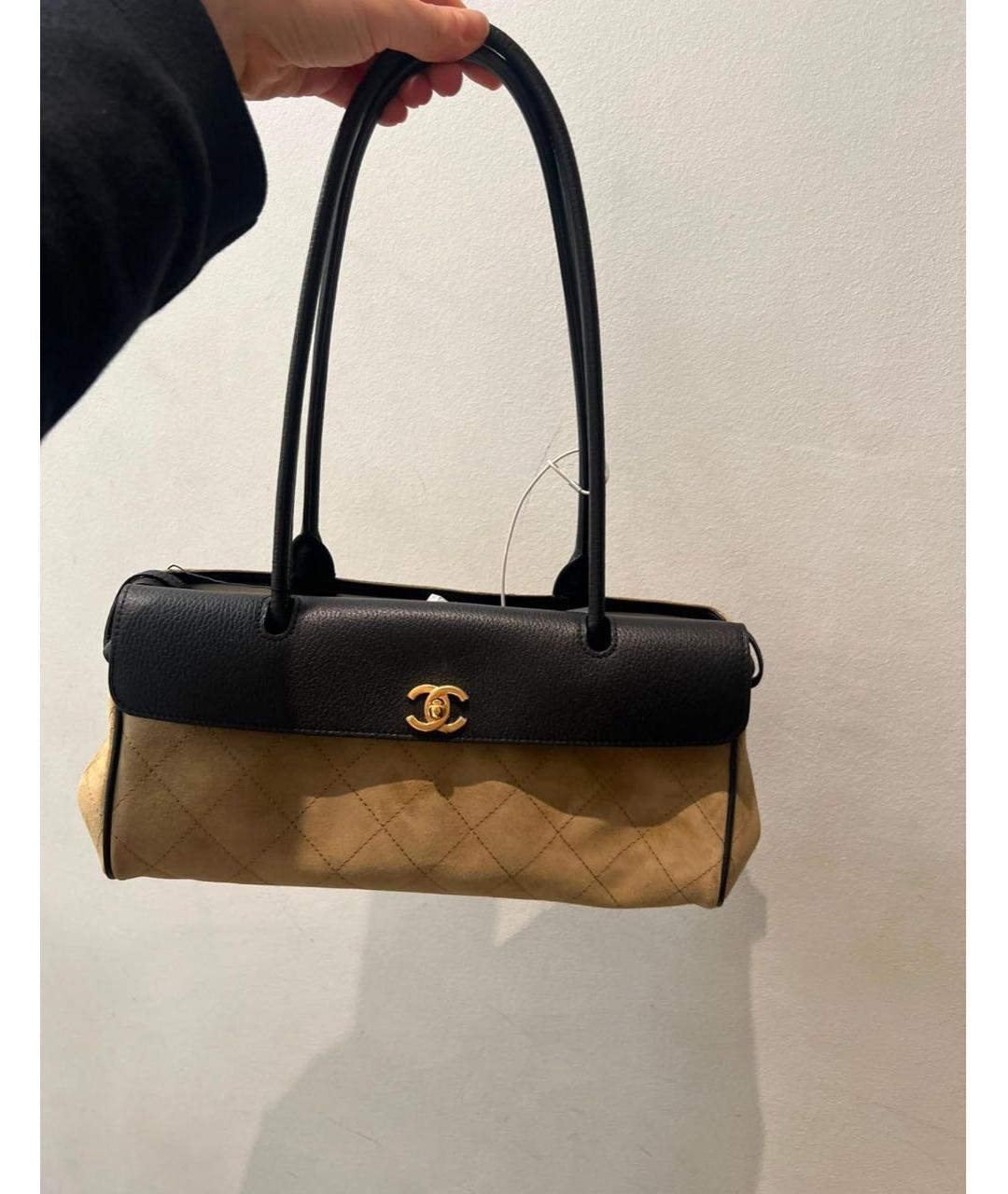 CHANEL Бежевая замшевая сумка через плечо, фото 2