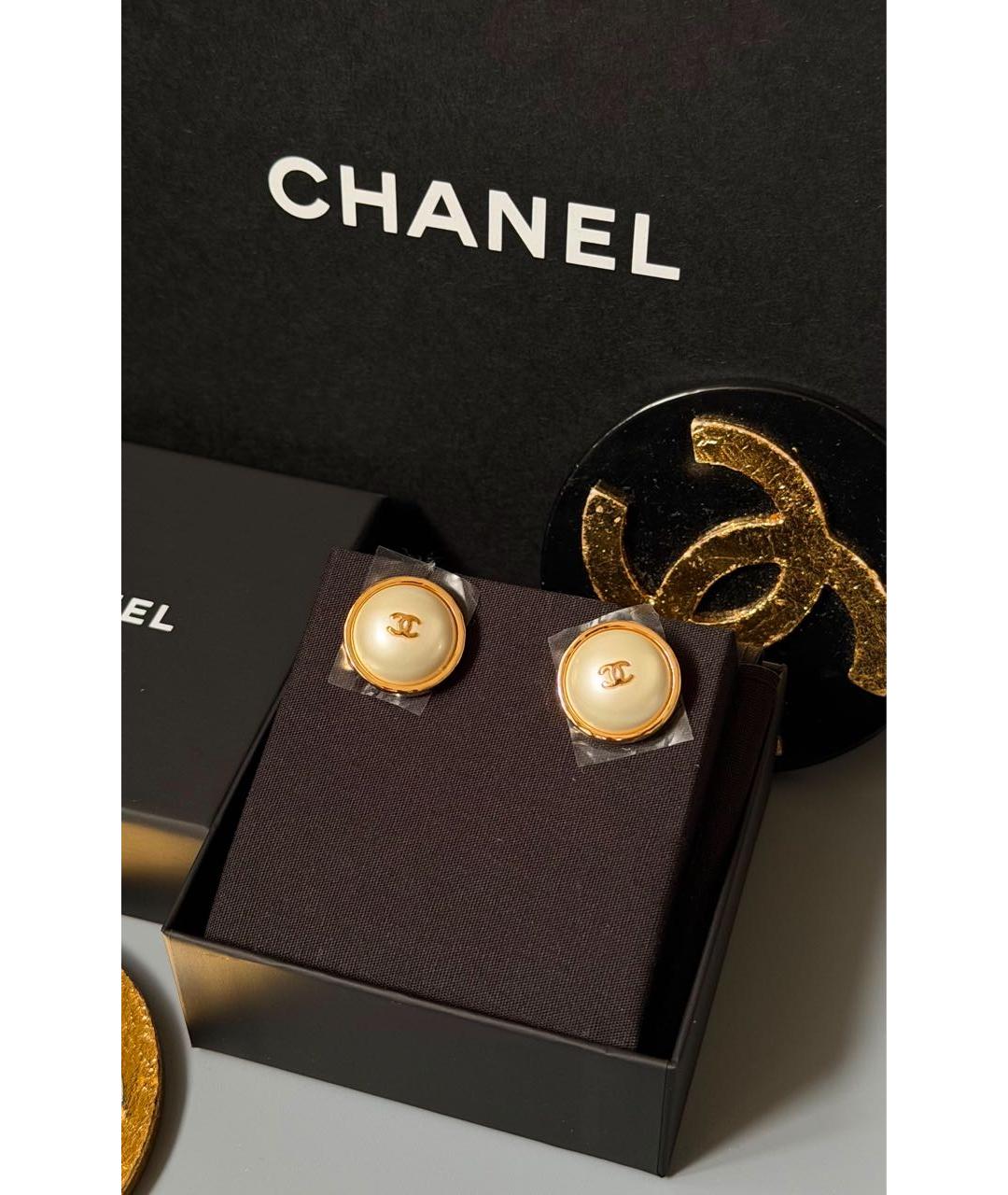 CHANEL Бежевые серьги, фото 2