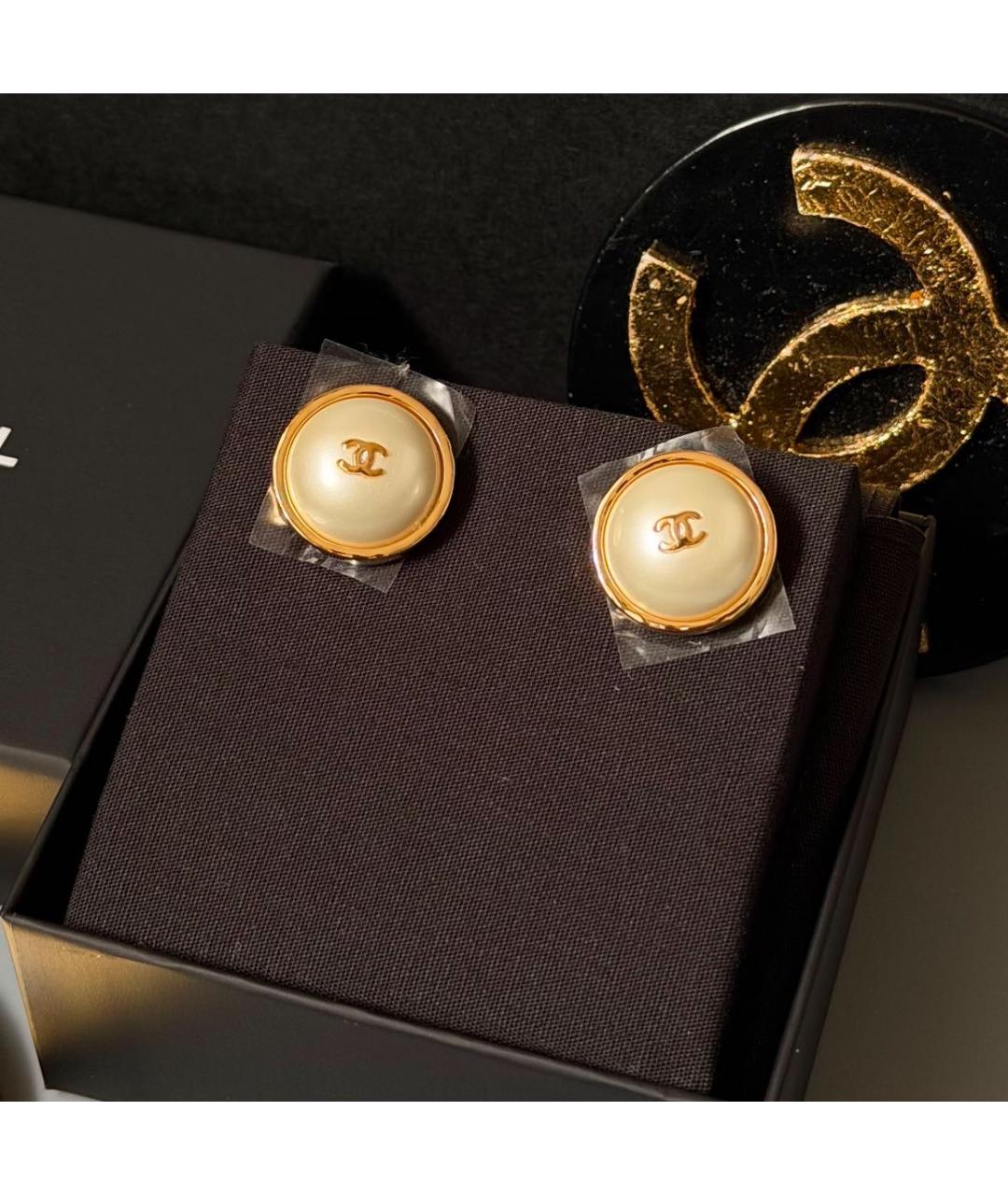 CHANEL Бежевые серьги, фото 3