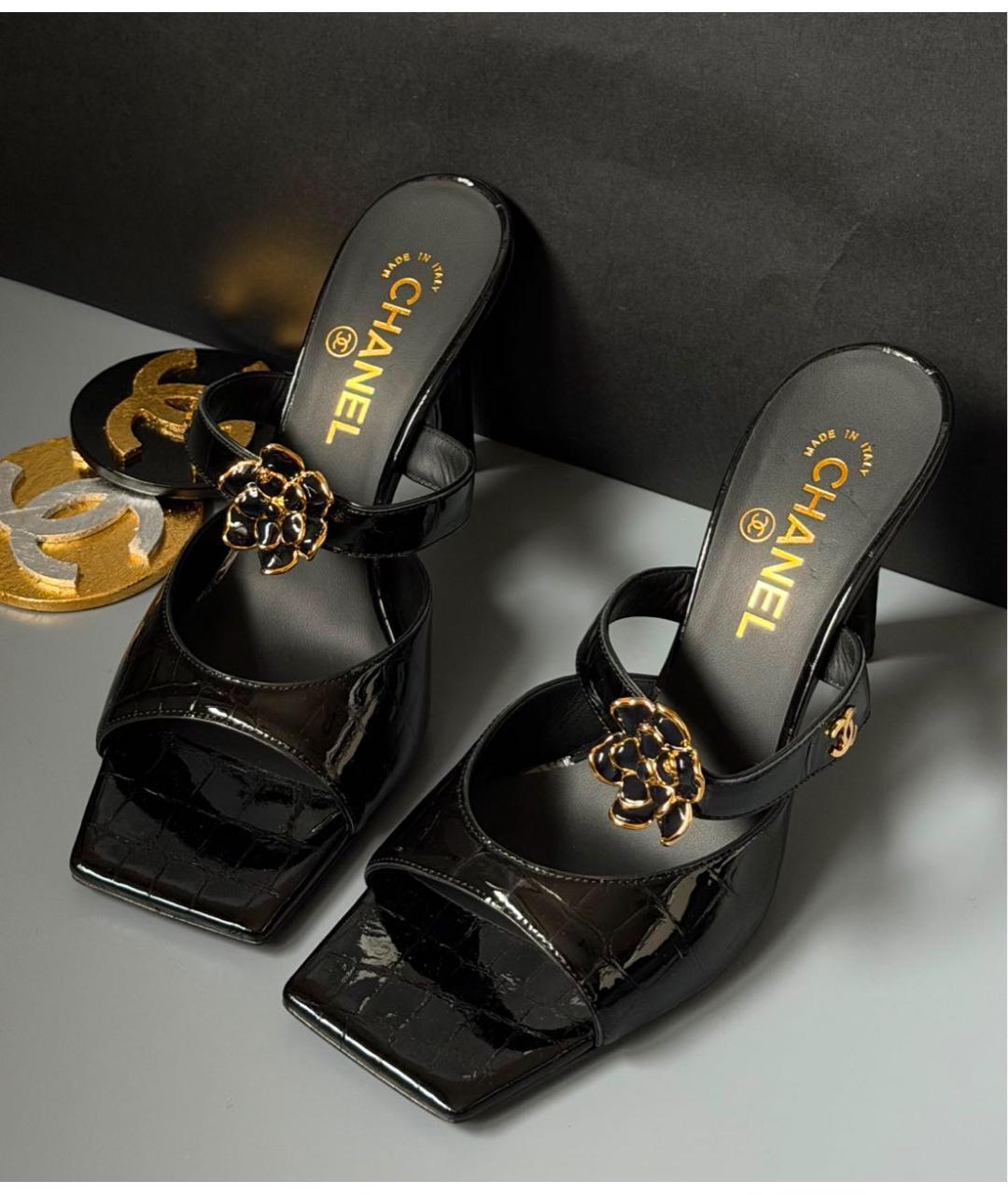 CHANEL Черные мюли из лакированной кожи, фото 2