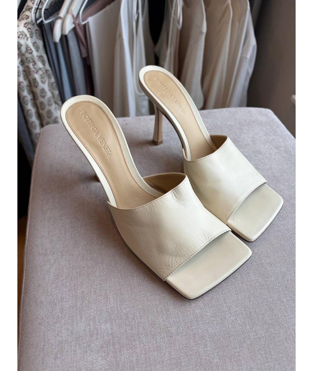 BOTTEGA VENETA Бежевые кожаные мюли, фото 2