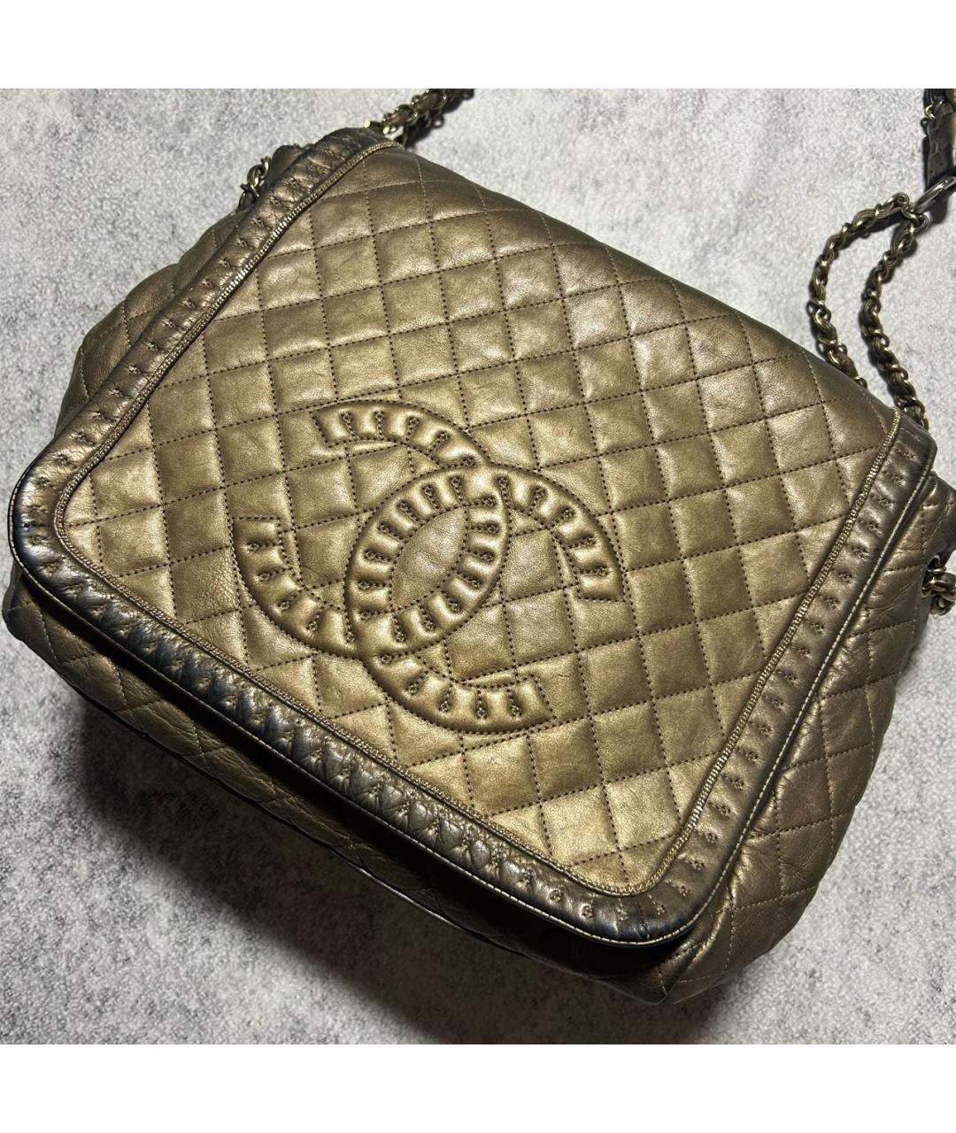CHANEL Золотая кожаная сумка с короткими ручками, фото 3