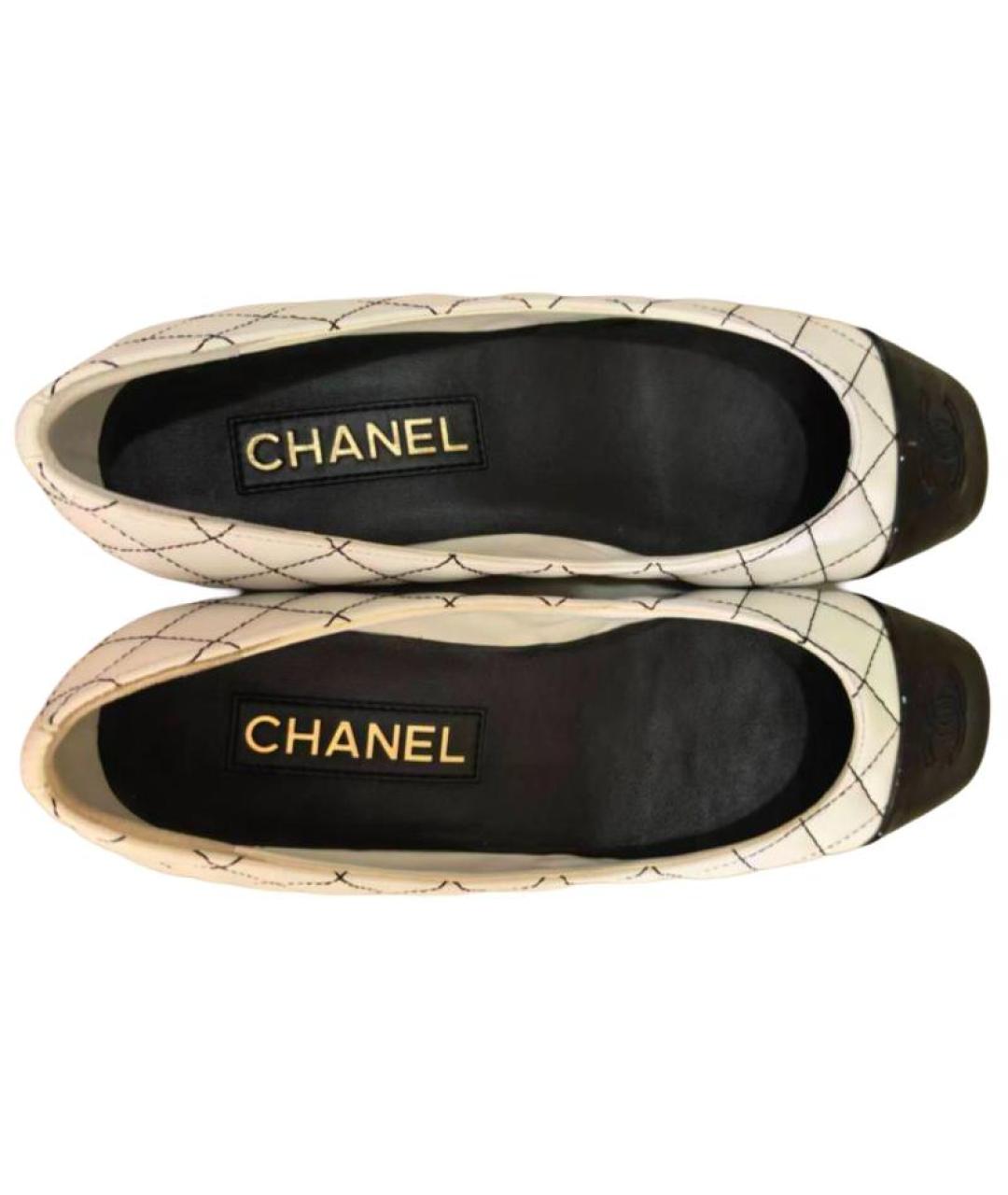 CHANEL Белые кожаные балетки, фото 3