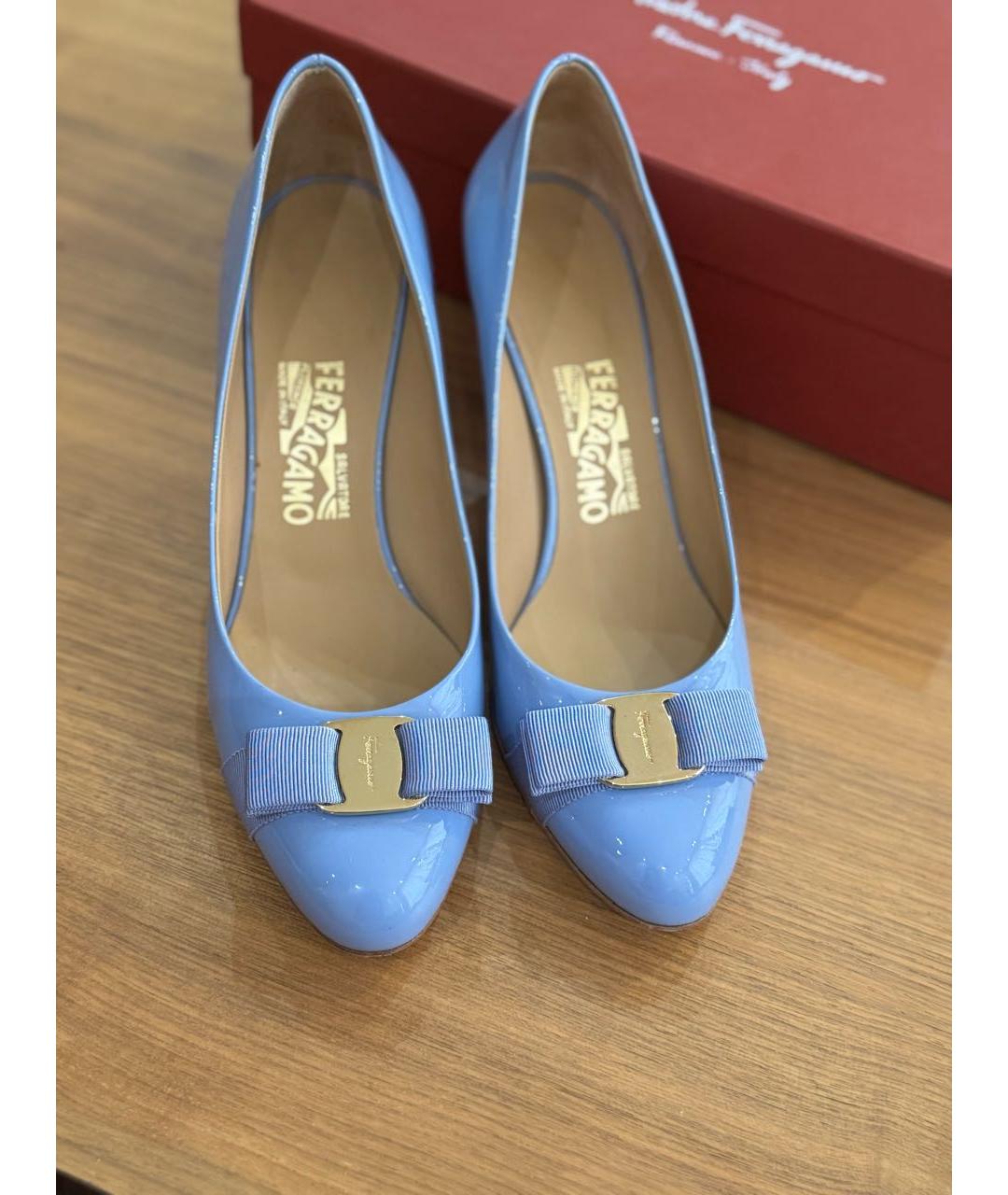 FERRAGAMO Голубые туфли из лакированной кожи, фото 2
