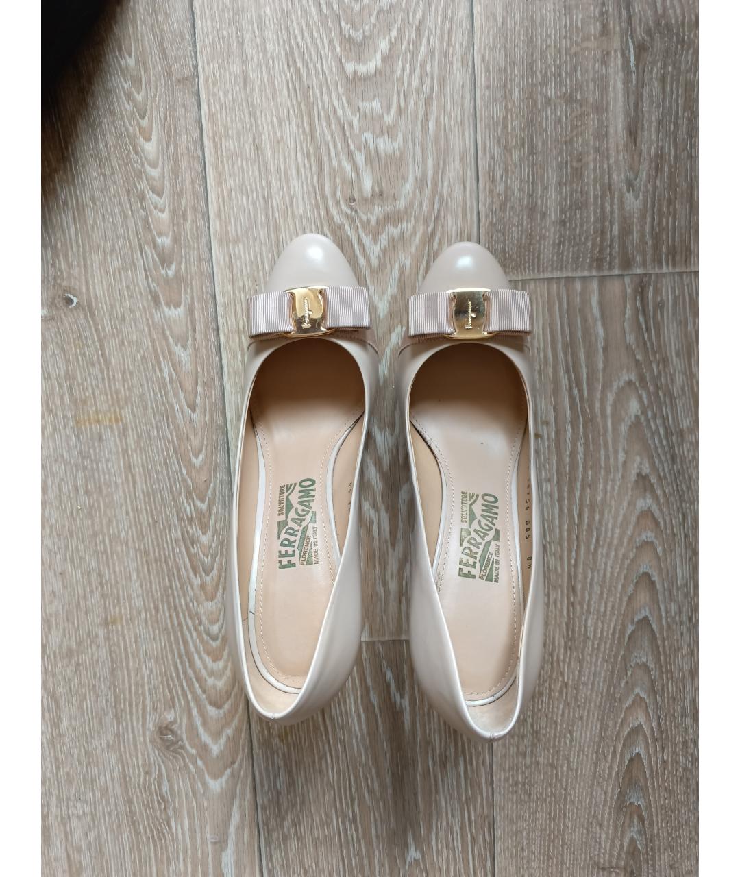 FERRAGAMO Бежевые кожаные туфли, фото 3