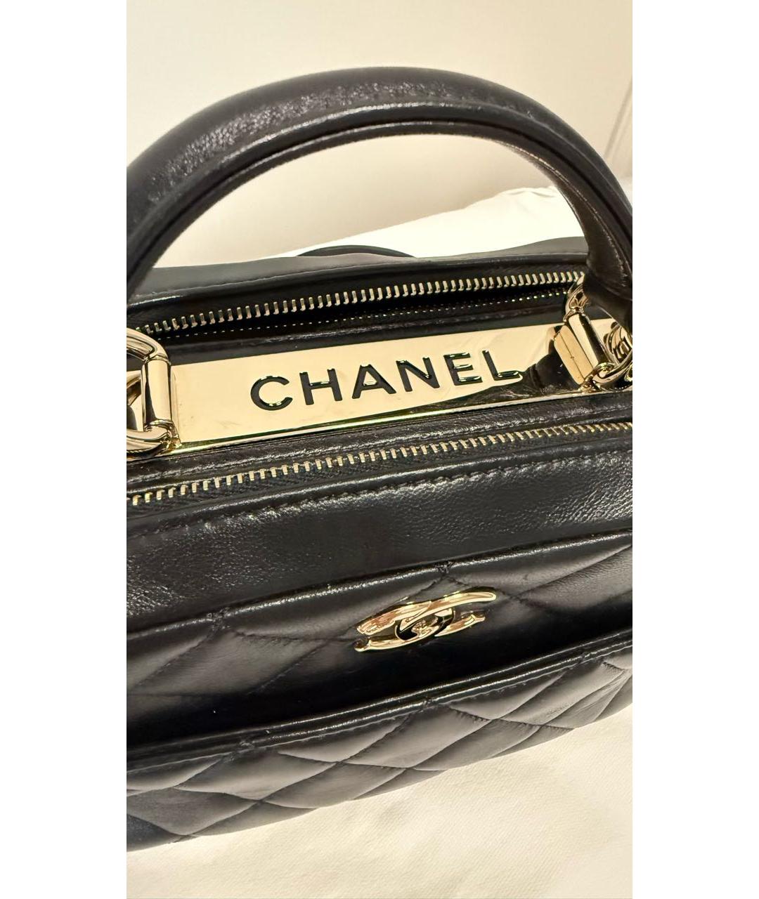 CHANEL Черная кожаная сумка с короткими ручками, фото 5