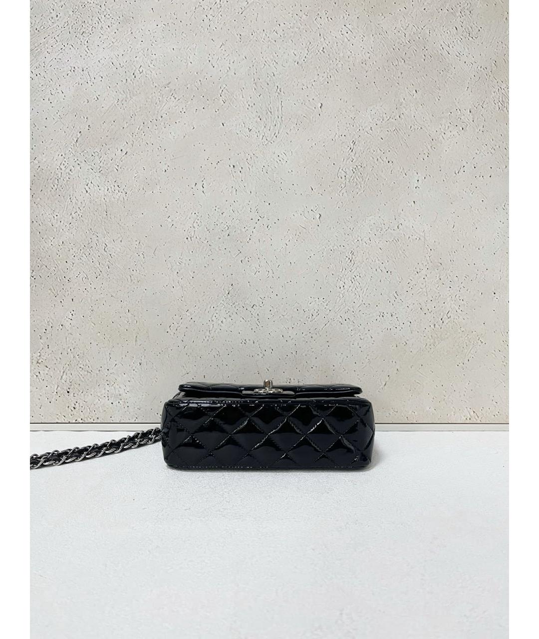CHANEL Черная сумка через плечо из лакированной кожи, фото 6