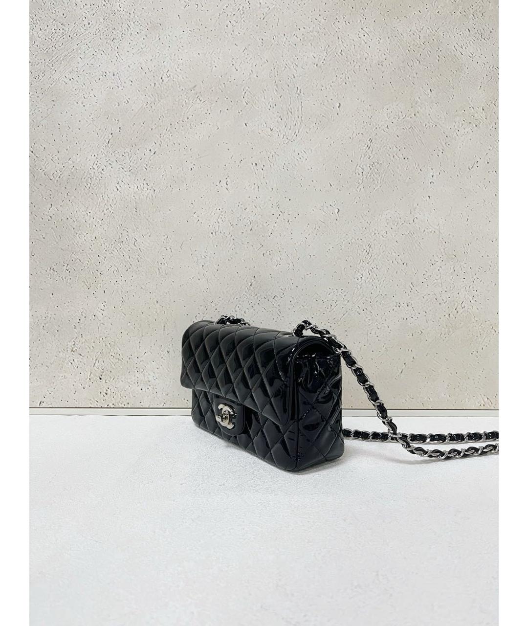 CHANEL Черная сумка через плечо из лакированной кожи, фото 4