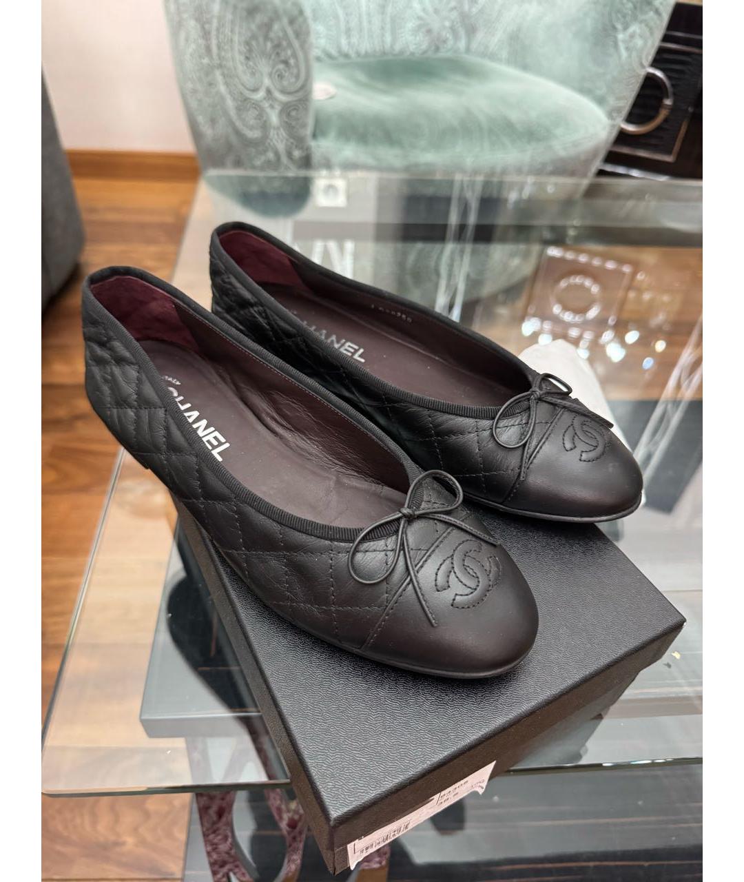 CHANEL Черные кожаные балетки, фото 2