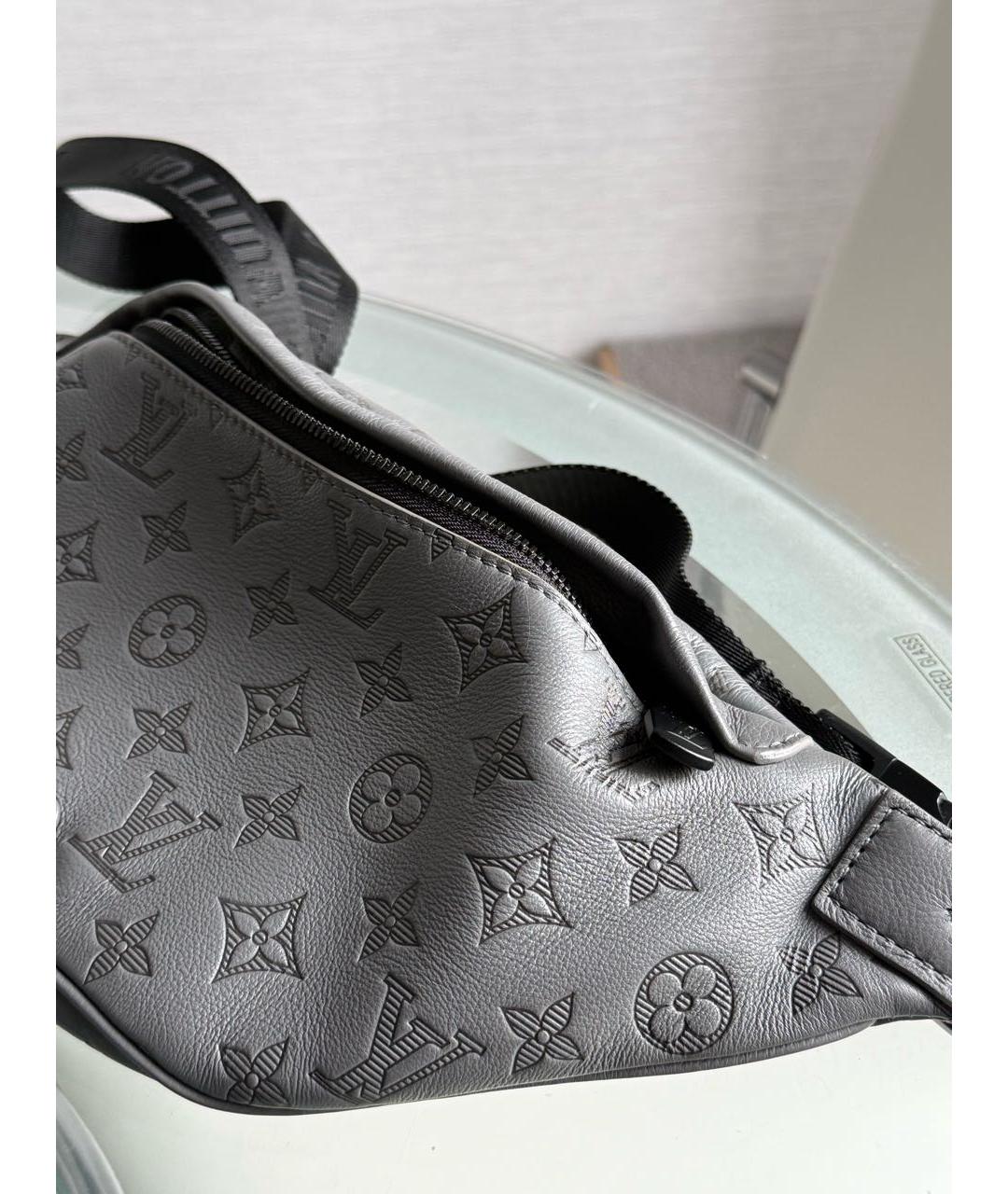 LOUIS VUITTON Серая кожаная поясная сумка, фото 8
