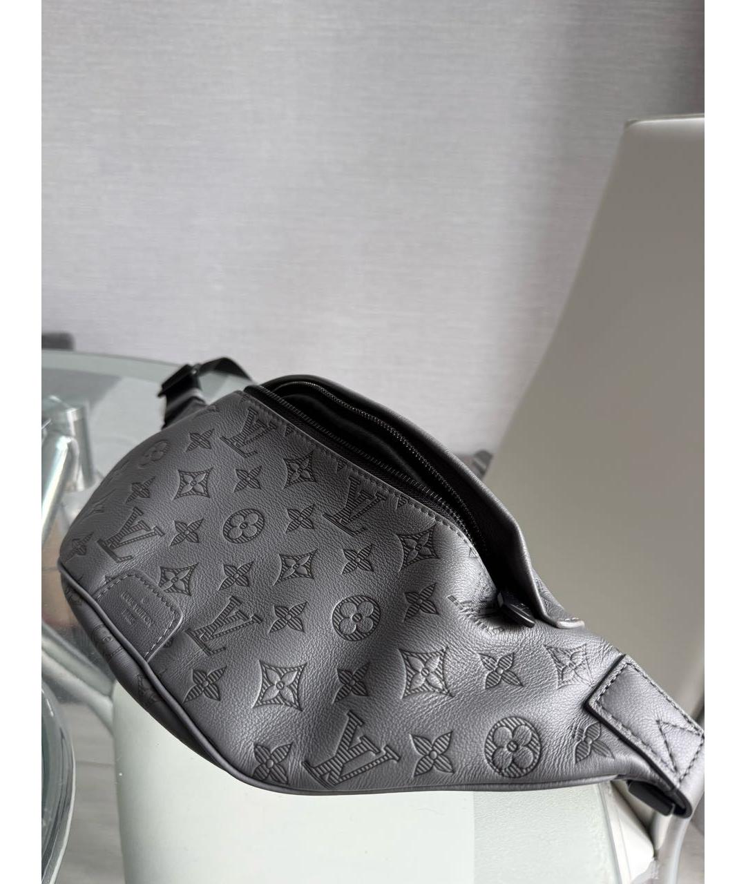 LOUIS VUITTON Серая кожаная поясная сумка, фото 2