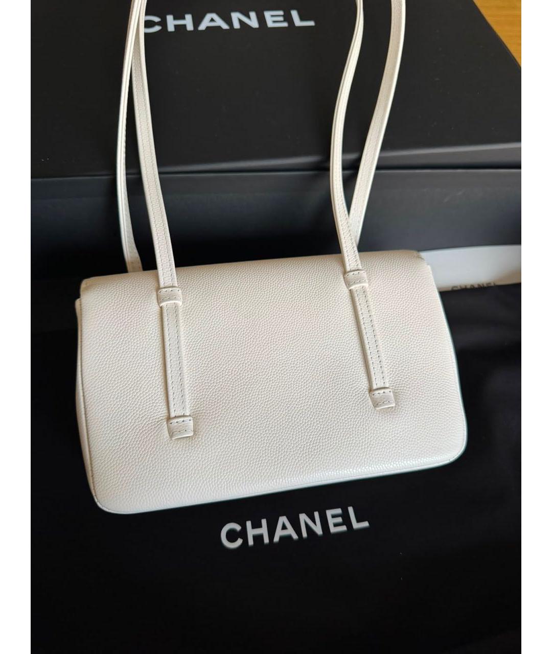 CHANEL Белая кожаная сумка с короткими ручками, фото 3