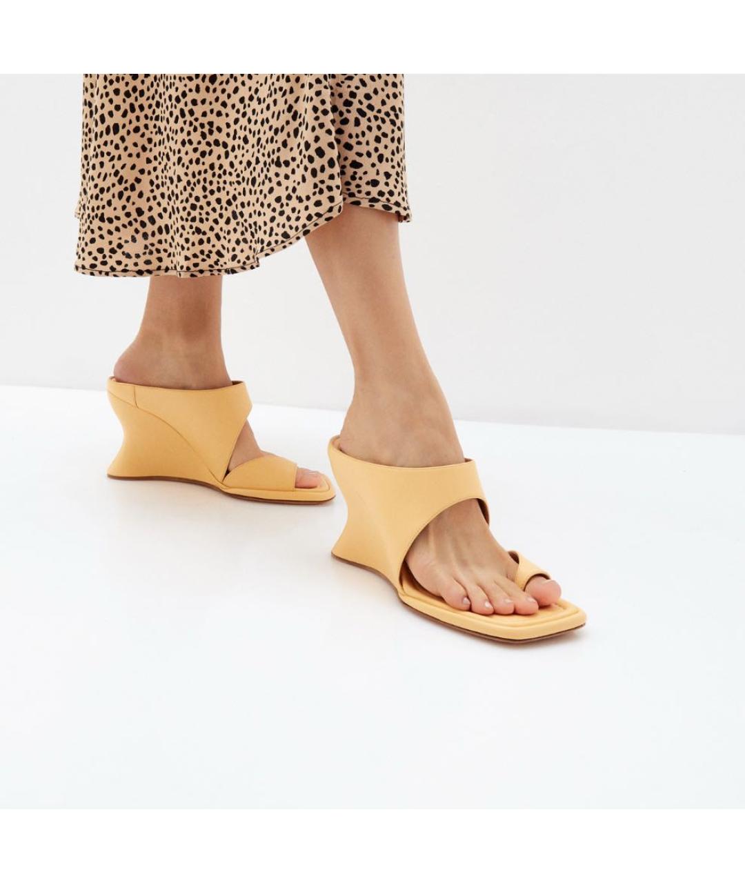 SPORTMAX Желтые кожаные босоножки, фото 8