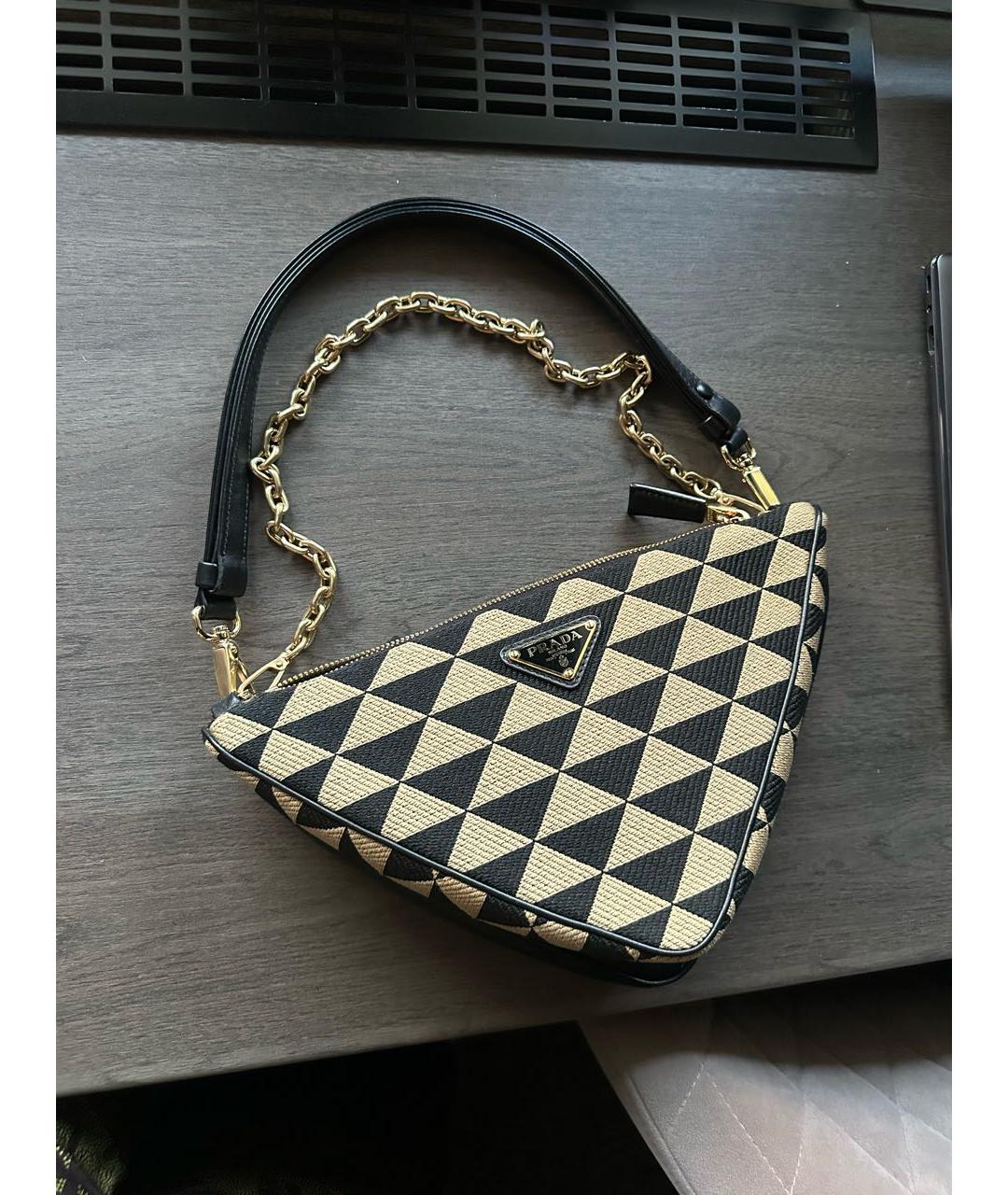 PRADA Горчичная жаккардовая сумка с короткими ручками, фото 2