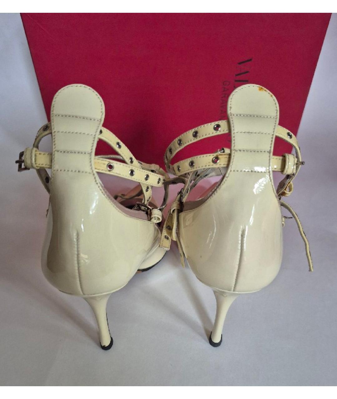 VALENTINO Бежевые туфли из лакированной кожи, фото 4