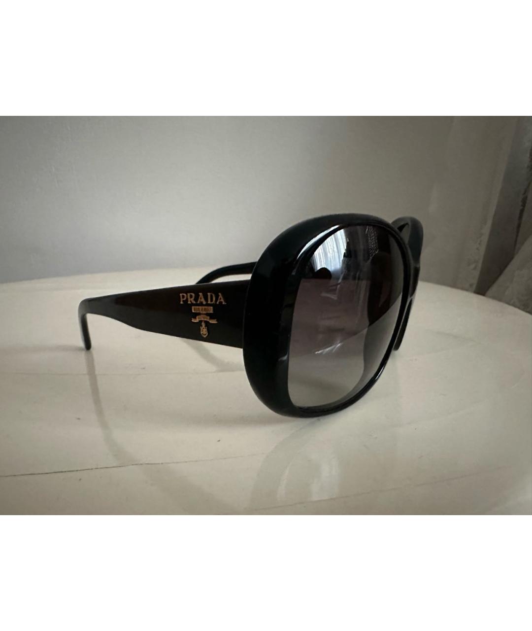 PRADA Черные пластиковые солнцезащитные очки, фото 2