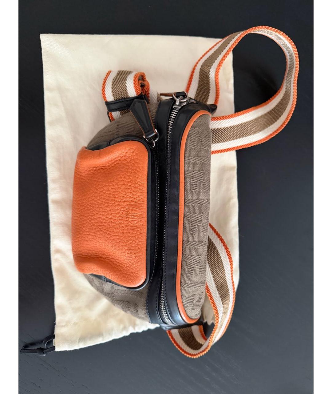 FENDI Оранжевая кожаная поясная сумка, фото 5