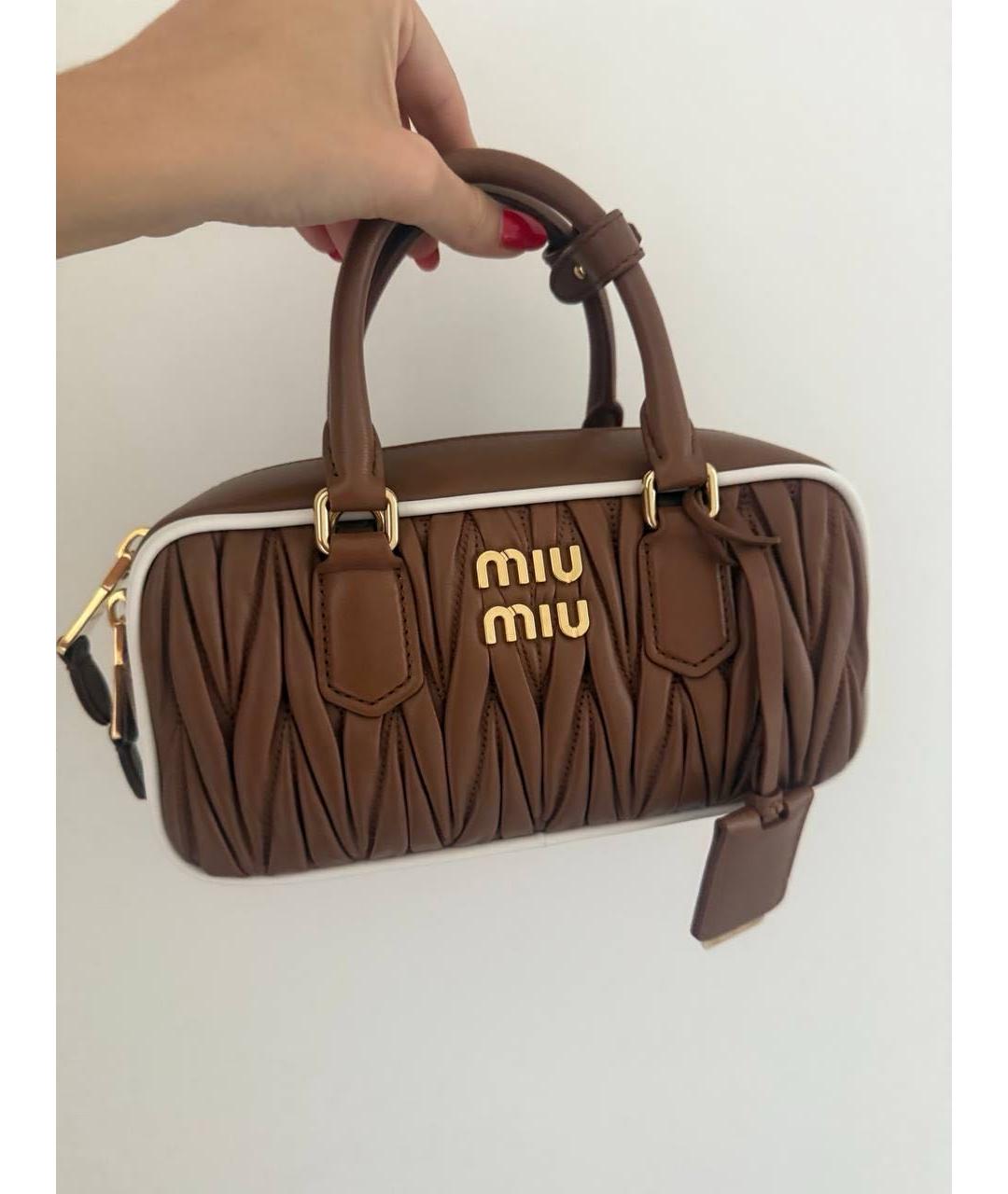 MIU MIU Коричневая кожаная сумка с короткими ручками, фото 2