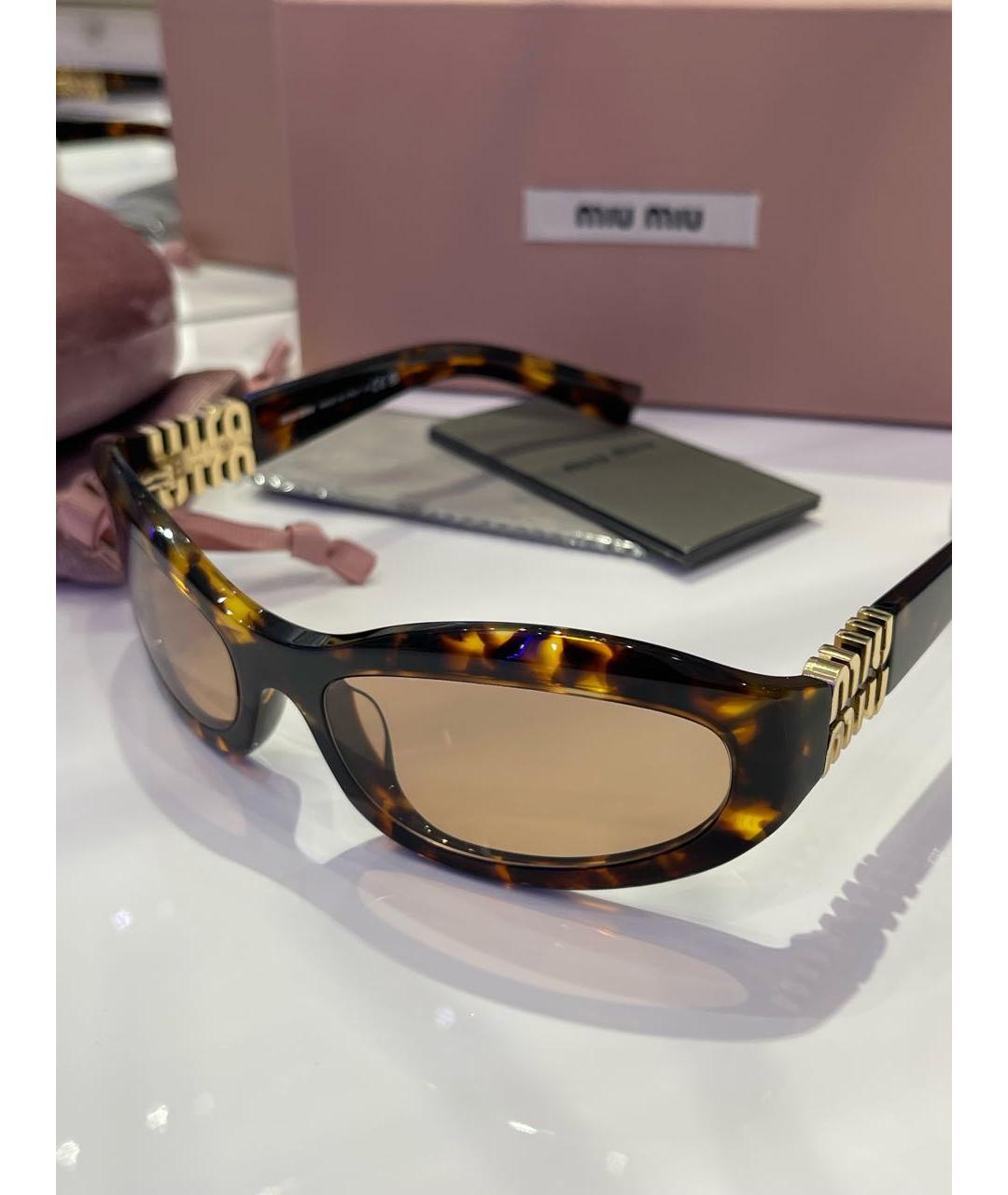 MIU MIU Коричневые пластиковые солнцезащитные очки, фото 3