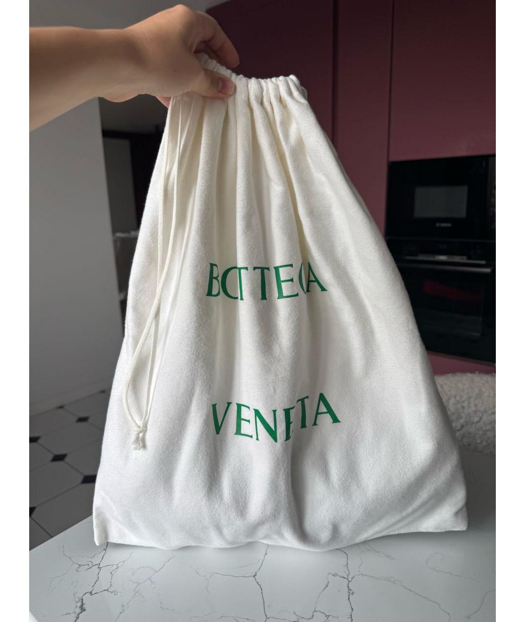 BOTTEGA VENETA Бежевая замшевая сумка с короткими ручками, фото 5