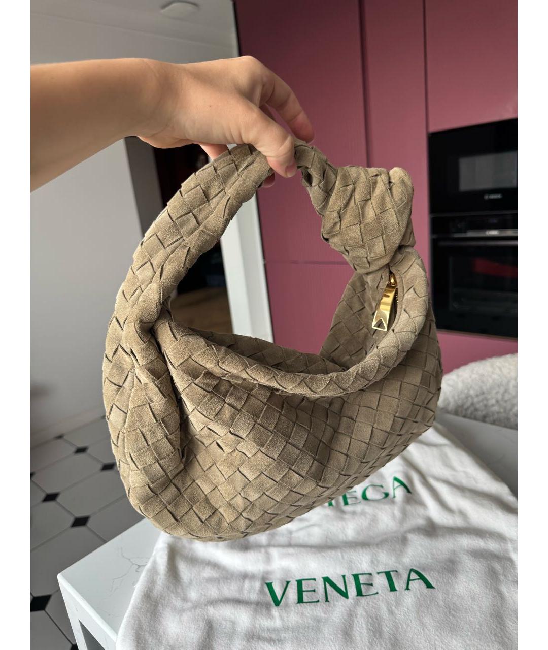 BOTTEGA VENETA Бежевая замшевая сумка с короткими ручками, фото 2