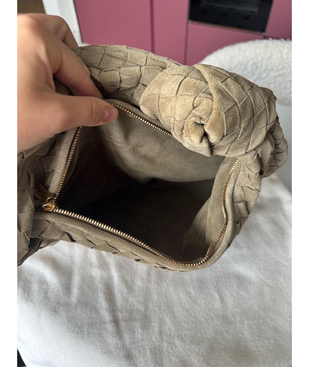 BOTTEGA VENETA Бежевая замшевая сумка с короткими ручками, фото 4