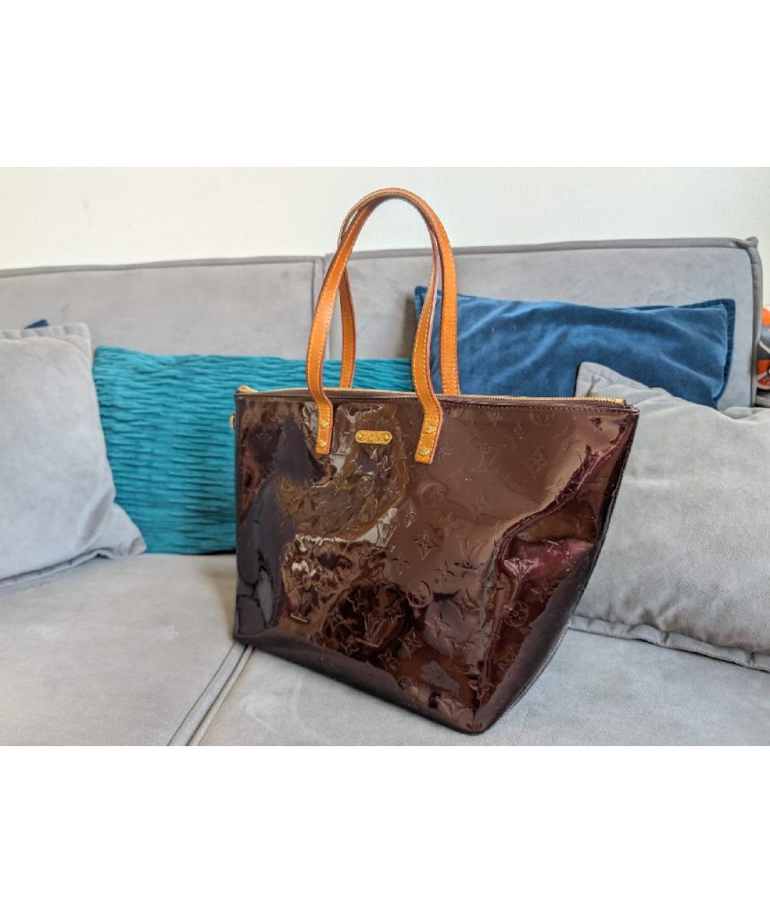 LOUIS VUITTON Бордовая сумка тоут из лакированной кожи, фото 2