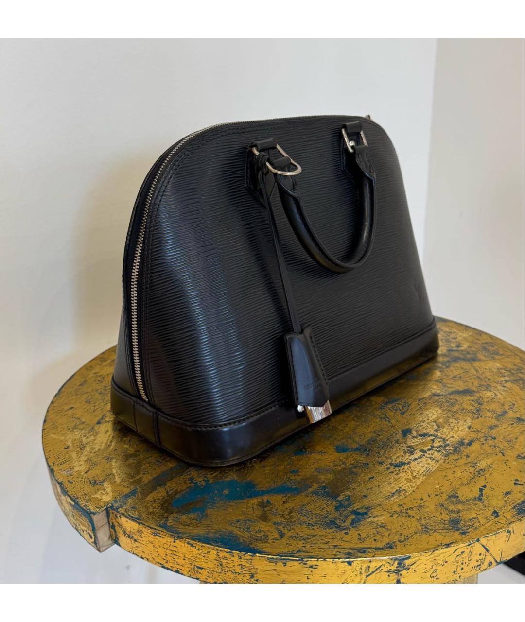 LOUIS VUITTON Черная кожаная сумка с короткими ручками, фото 2