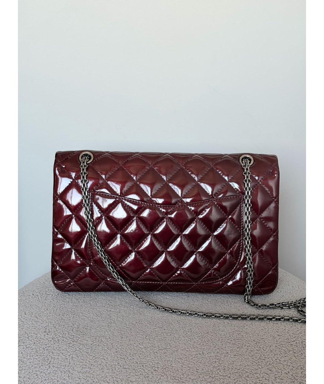 CHANEL Бордовая сумка через плечо из лакированной кожи, фото 3