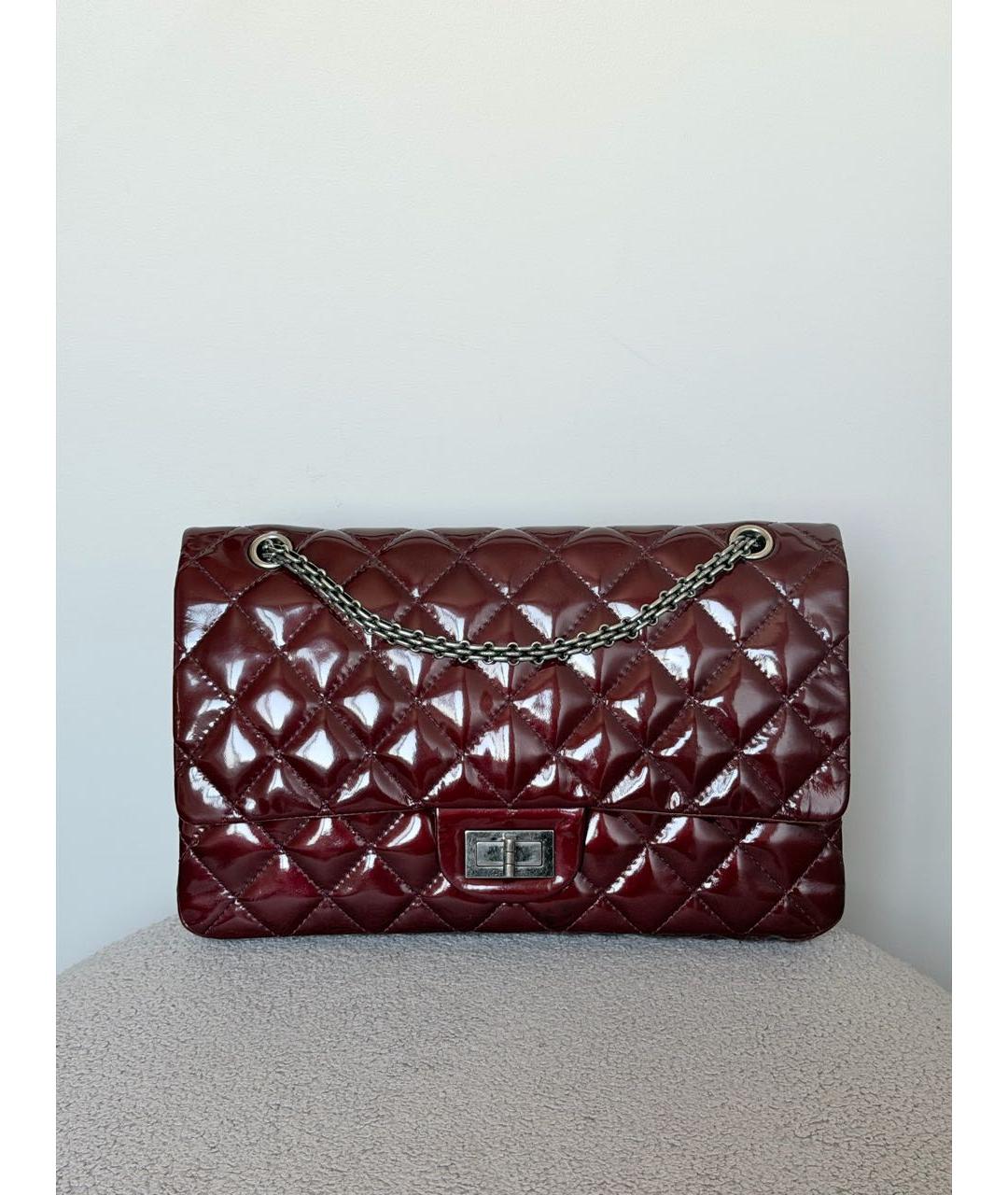 CHANEL Бордовая сумка через плечо из лакированной кожи, фото 9