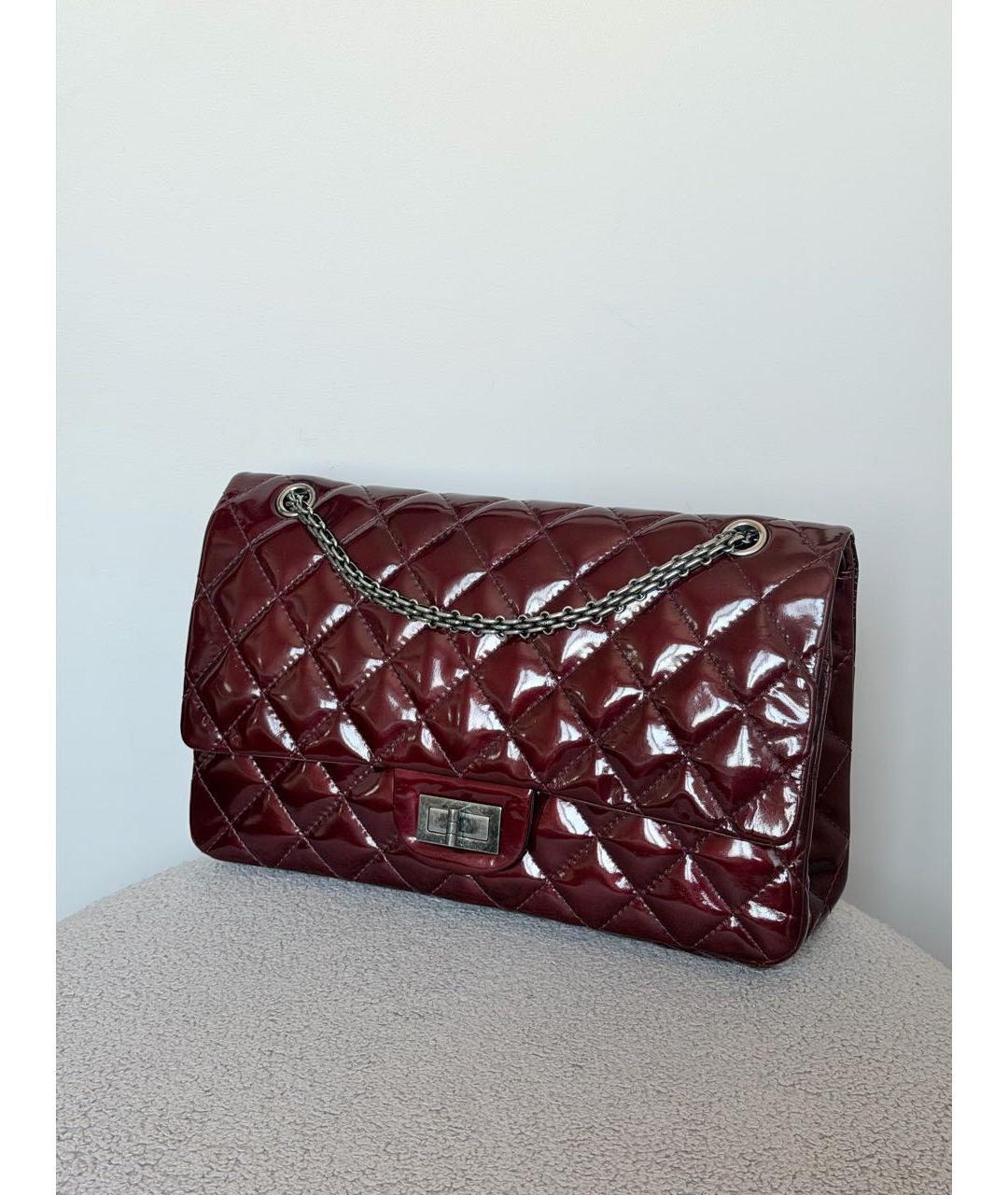 CHANEL Бордовая сумка через плечо из лакированной кожи, фото 2