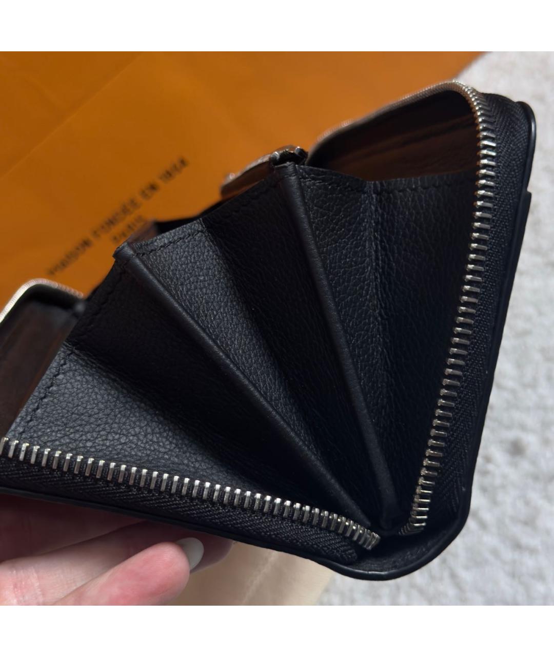 LOUIS VUITTON Черный кожаный кошелек, фото 7