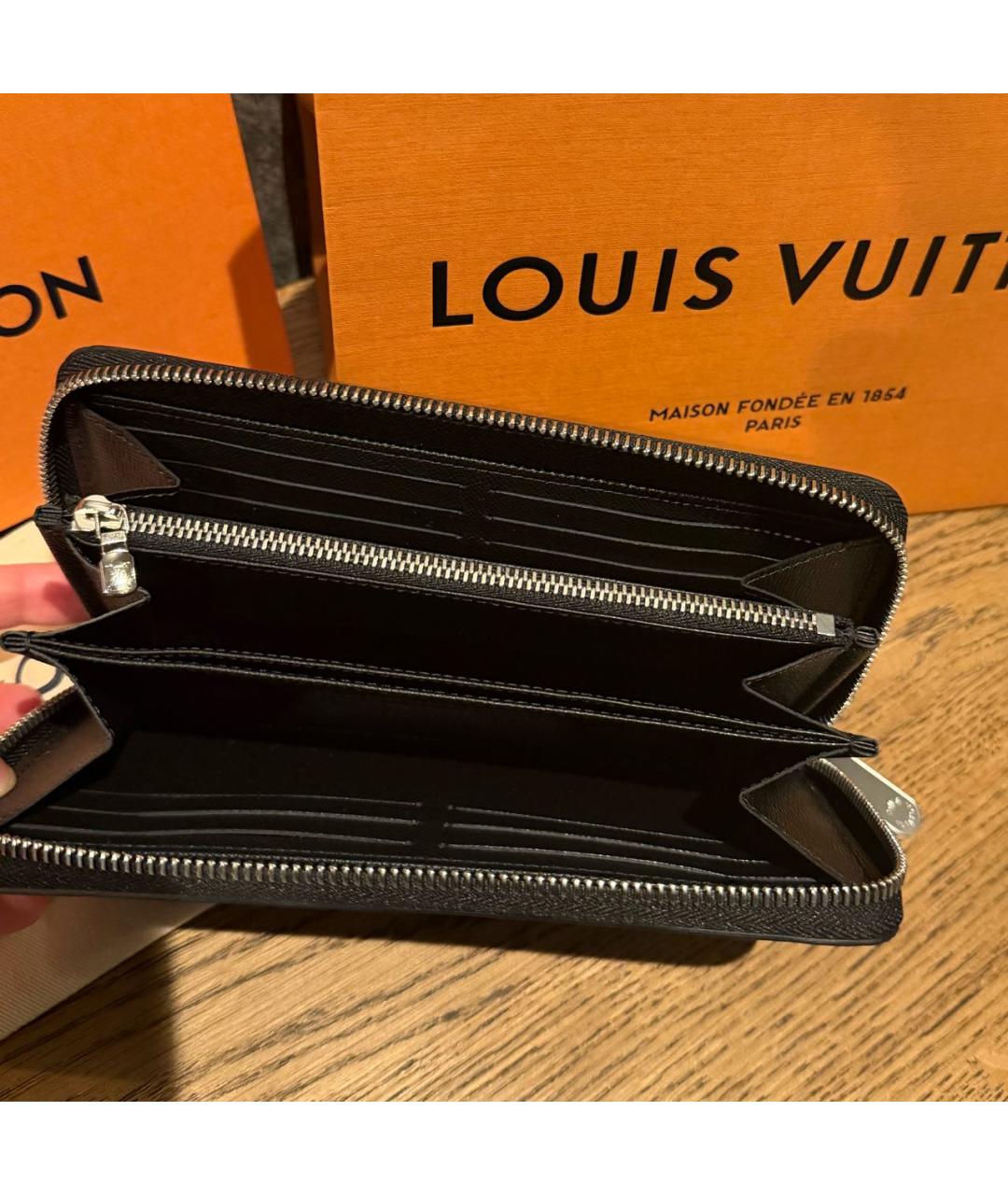 LOUIS VUITTON Черный кожаный кошелек, фото 4