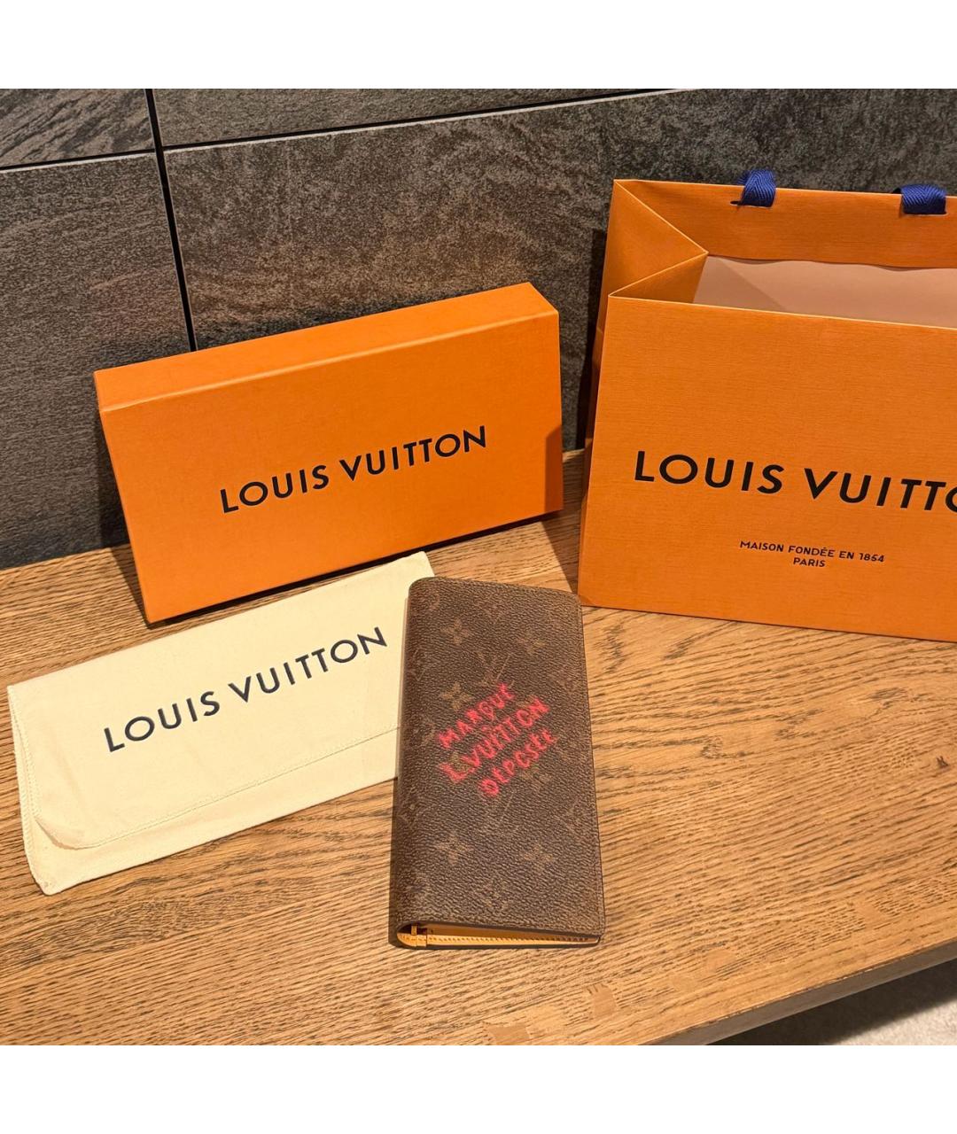 LOUIS VUITTON Коричневый кошелек, фото 3