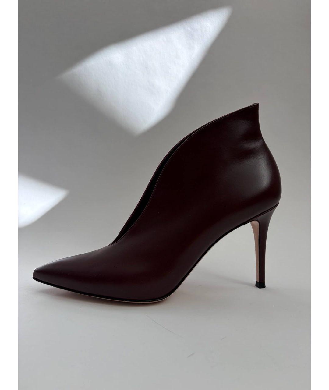 GIANVITO ROSSI Бордовые кожаные ботильоны, фото 9