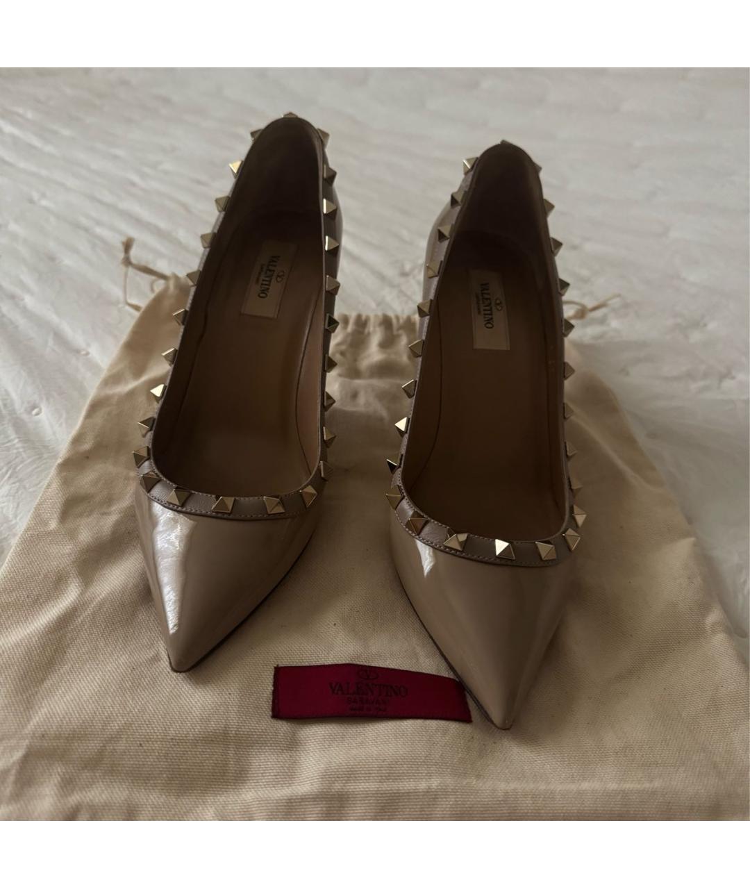 VALENTINO Бежевые туфли из лакированной кожи, фото 2