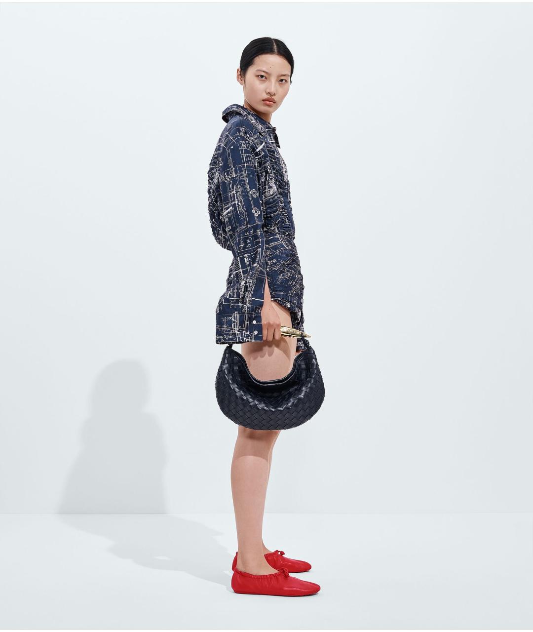 BOTTEGA VENETA Темно-синяя кожаная сумка с короткими ручками, фото 2
