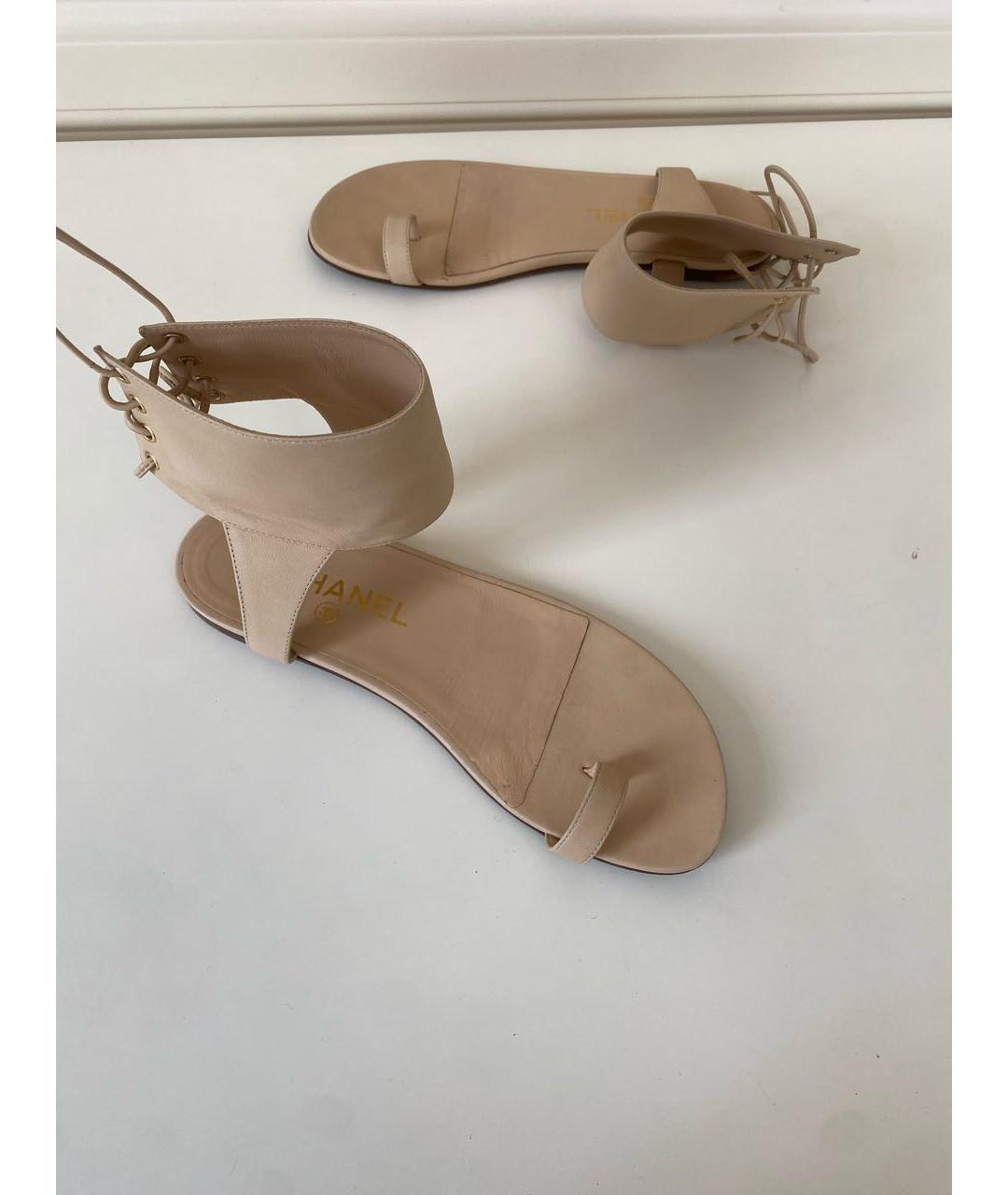 CHANEL Бежевые кожаные босоножки, фото 2