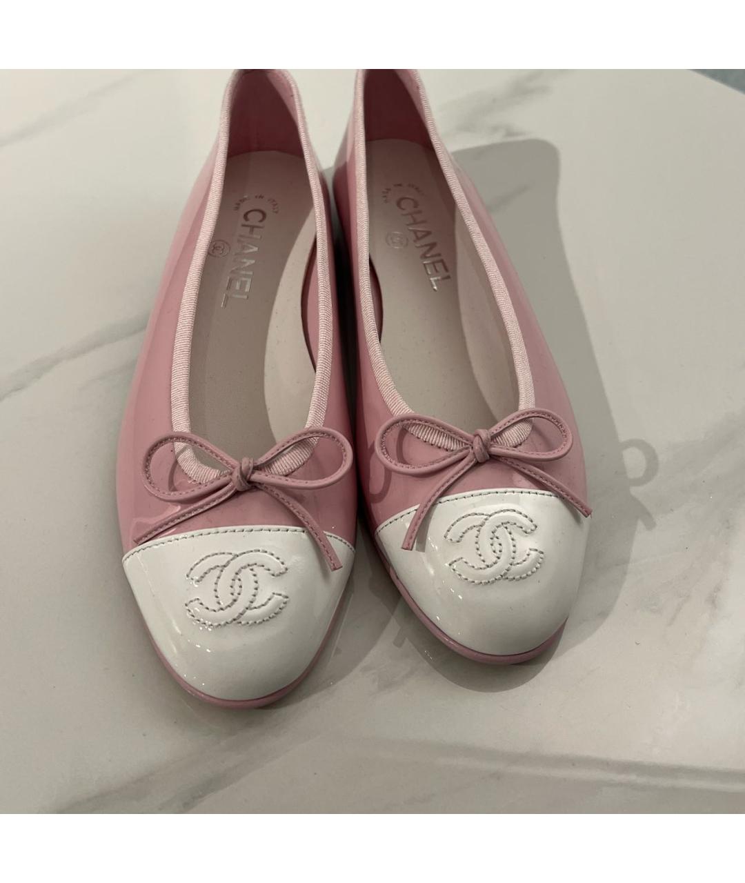CHANEL Розовые балетки из лакированной кожи, фото 2