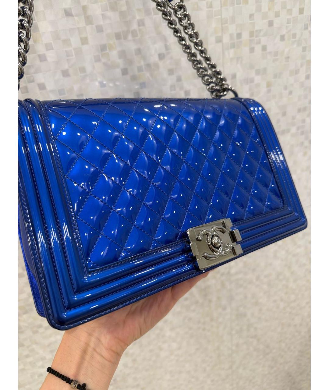 CHANEL Синяя сумка через плечо из лакированной кожи, фото 3