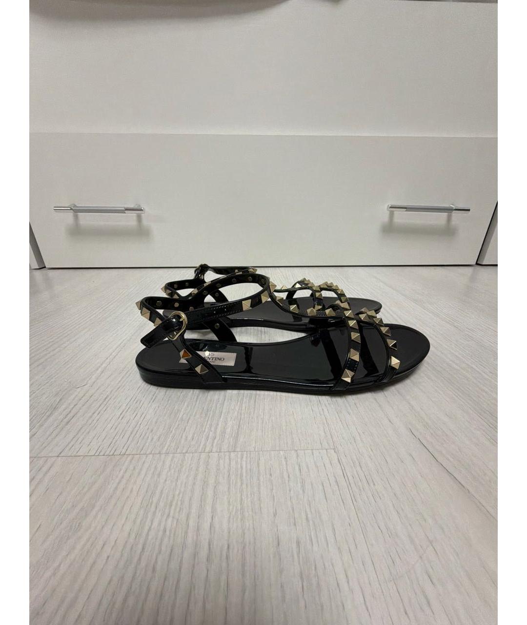 VALENTINO Черные резиновые босоножки, фото 9