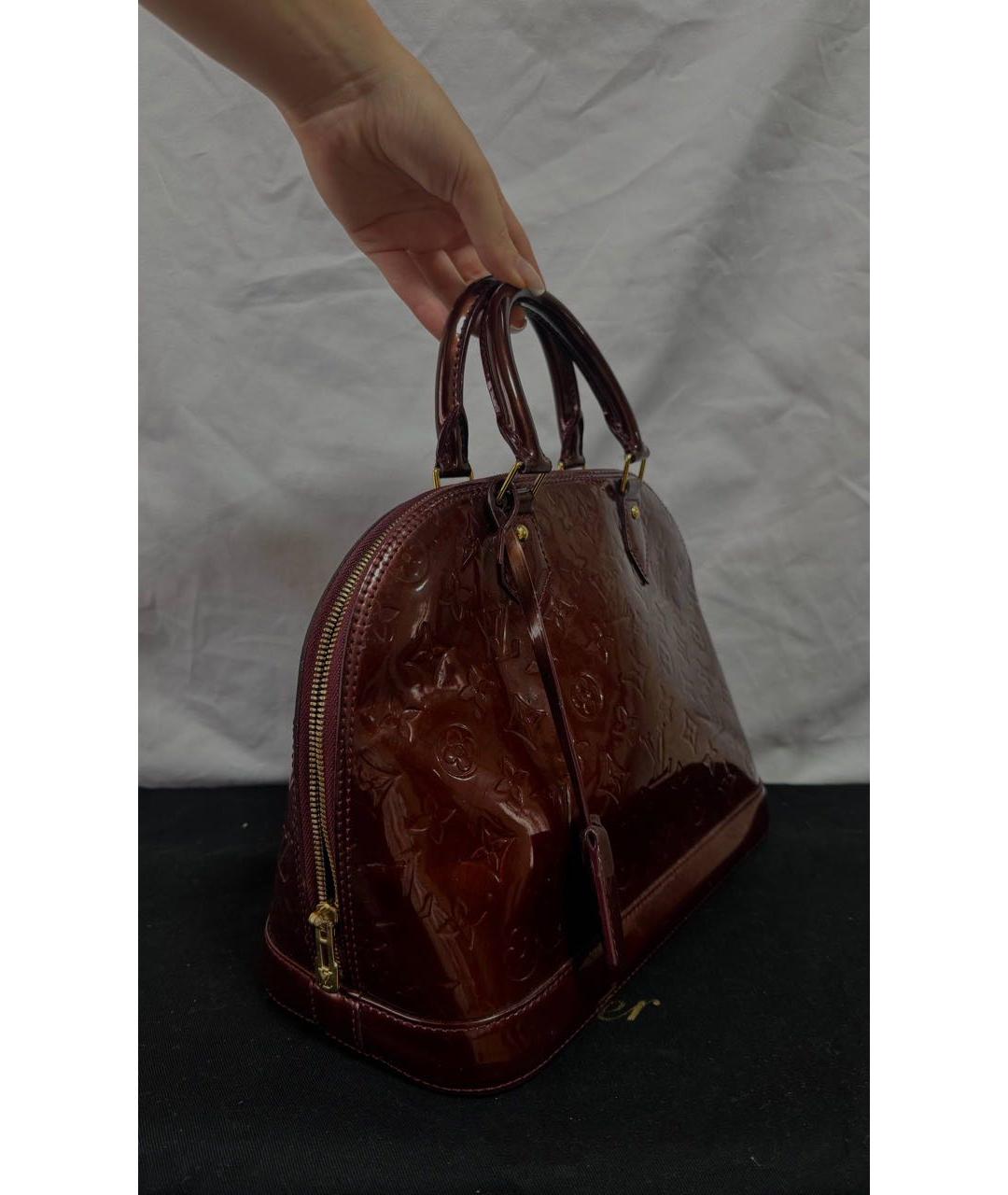 LOUIS VUITTON Бордовая сумка с короткими ручками из лакированной кожи, фото 2