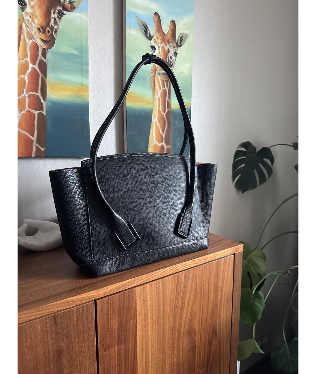 BOTTEGA VENETA Черная кожаная сумка с короткими ручками, фото 4