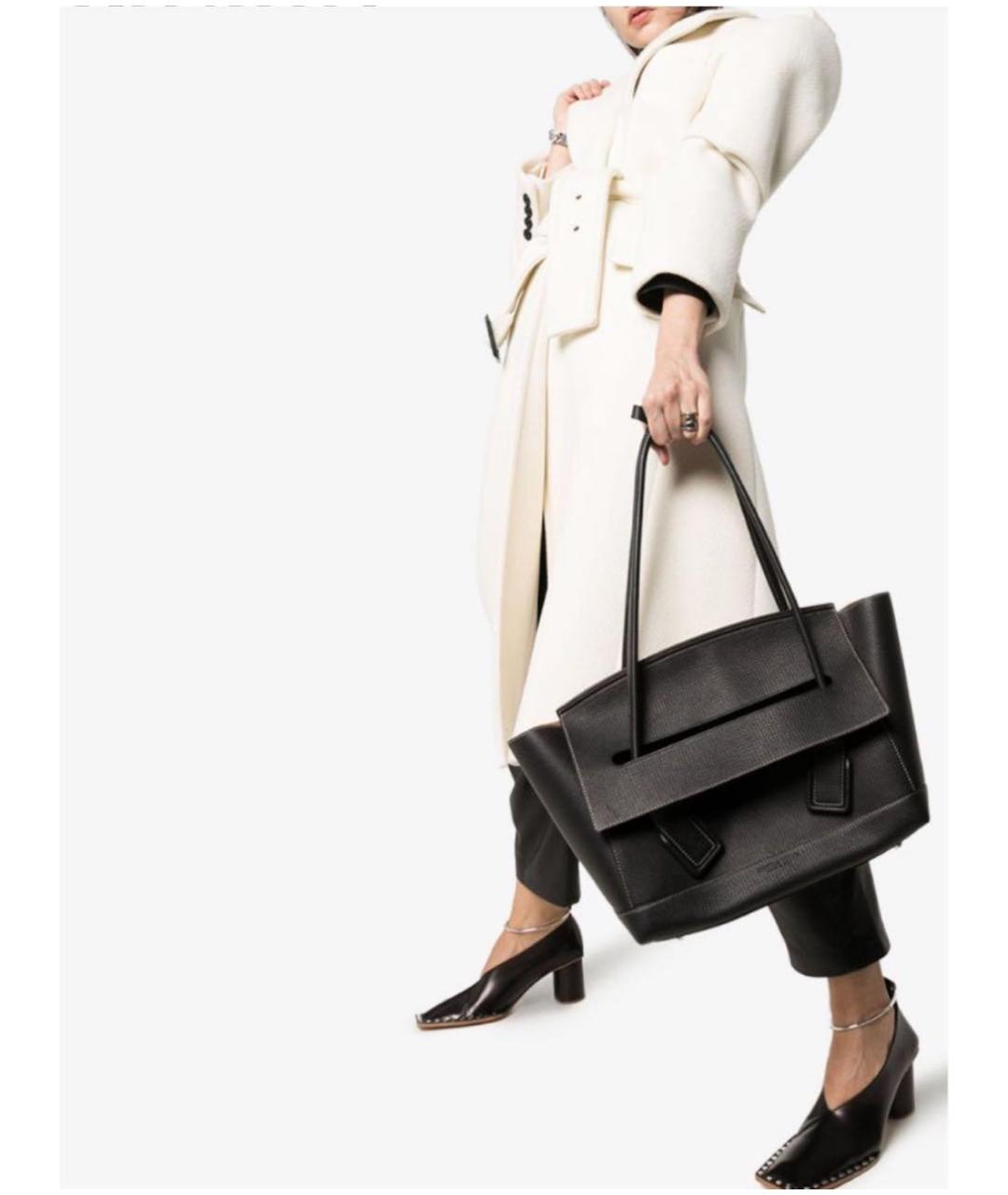 BOTTEGA VENETA Черная кожаная сумка с короткими ручками, фото 5