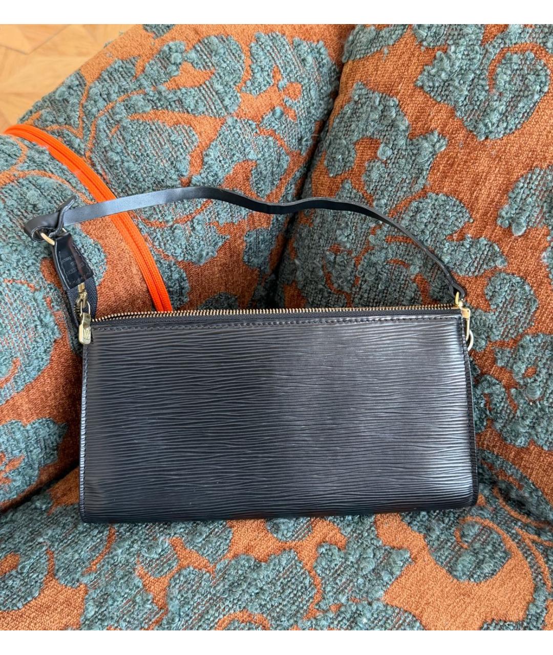 LOUIS VUITTON Черная кожаная сумка с короткими ручками, фото 3