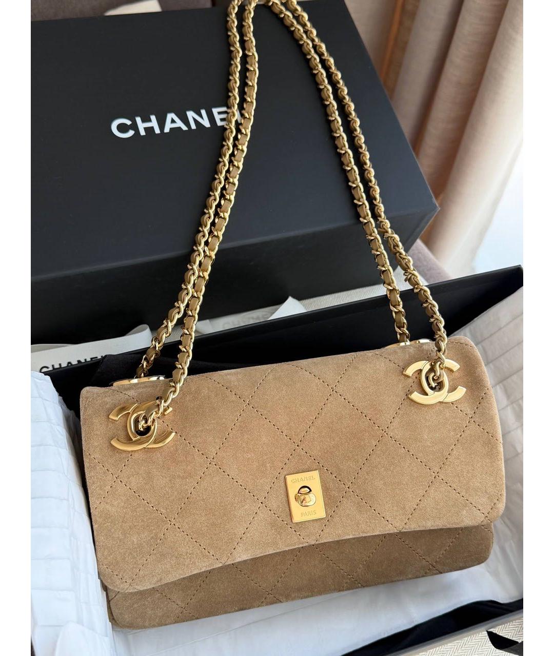 CHANEL Бежевая замшевая сумка через плечо, фото 2