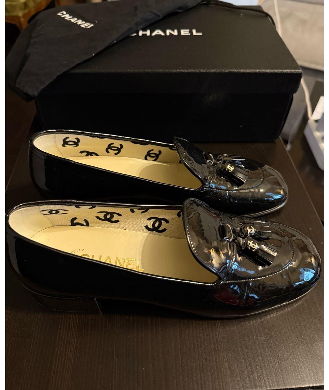 CHANEL Черные лоферы из лакированной кожи, фото 2
