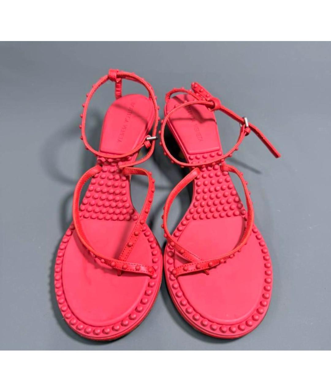 BOTTEGA VENETA Красные кожаные босоножки, фото 2
